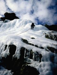 ghiaggio per fusione della neve sulle rocce (L2)