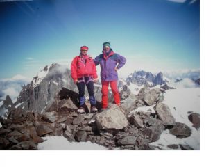 Con Dante in vetta al Pelvoux..a sx la Barre des Ecrin a dx la Meije