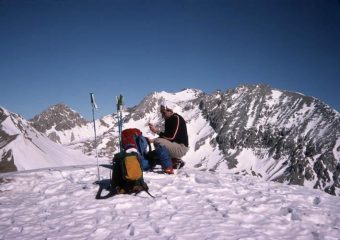 Una controllata all'altimetro in vetta