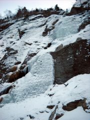 ilprimo tiro della cascata visto dalla strada