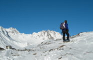 Sullo sfondo il Col des Angroniettes   I   Le Col des Angroniettes en toile de fond   I   The Cos des Angroniettes in the background   I   Im Hintergrund der Col des Angroniettes   I   En el fondo el collado des Angroniettes