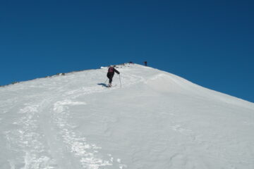 Sulla dorsale   I   Sur la crête   I   On the ridge   I   Auf dem Rücken   I   En la dorsal