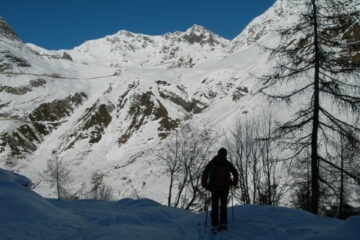 Uno sguardo verso il colle del Gran San Bernardo   I   Un coup d’œil sur le Grand Saint Bernard   I   Looking towards the Great Saint Bernard col   I   Ein Blick Richtung Gran San Bernardo Pass   I   Una mirada hacia el collado del Gran San Bernardo