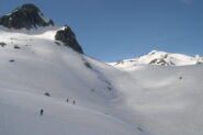 I bei pendii appena scesi   I   Les belles pentes juste skiées   I   Looking back at the pretty slopes we have just skied   I   Die schönen Hänge die Sie gerade abgefahren sind   I   Las magníficas pendientes apenas bajadas