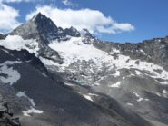 Dalla cima Herbetet e, con nuvole in cima, Montandaynè e Piccolo Paradiso.