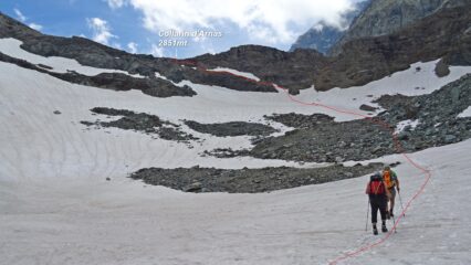 In rosso la traccia che sale verso il tratto attrezzato del  Collarin d'Arnas.