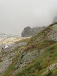 Il promontorio roccioso che accoglie il rifugio
