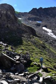 Il ripido canalone detritico che sale al Col Rosset