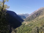 Vista verso La Thuile da una radura nella prima parte del percorso.