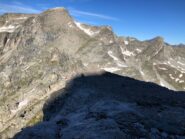 uno sguardo a valle dalla cresta, quasi al nevato