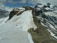 Ultimi nevai prima di attaccare le rocce del Furggen.