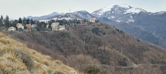 Creto e Monte Alpesisa (a destra)