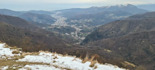 la Valbisagno e una parte di Genova osservati dal Monte Carossino