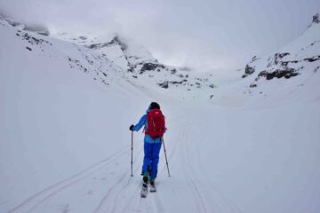 Salendo da Pont nel vallone del Grand Etret