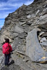 Scendendo dalla Grande Sassiere - Saltino per superare la seconda fascia rocciosa