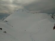 La conchetta fra la vetta vera e la cima scialpinistica (alle spalle rispetto alla foto)