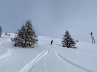 I pendii di polvere poco sotto la cresta finale