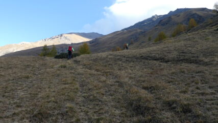 salendo i primi pendii erbosi del Vallone Clapiera