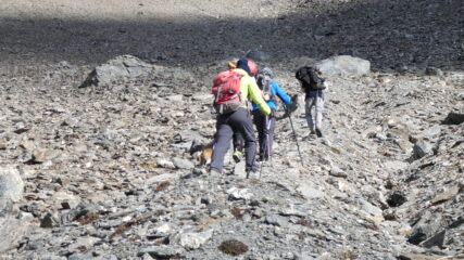 risalendo il pendio-canale che porta al Colle senza nome di quota 3153 m