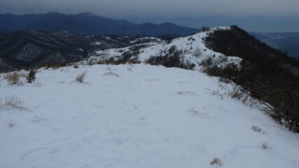 dorsale di collegamento tra il Monte Alpe e il Monte Carossino innevata