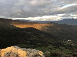 La testata della Val Cichero, chiusa dal circo glaciale del Ramaceto.